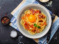 Традиционна рецепта за спагети Карбонара със свински бузи (гуанчале) - снимка на рецептата